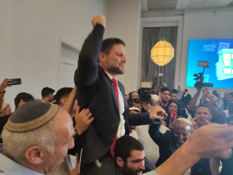 בצלאל סמוטריץ' חוגג