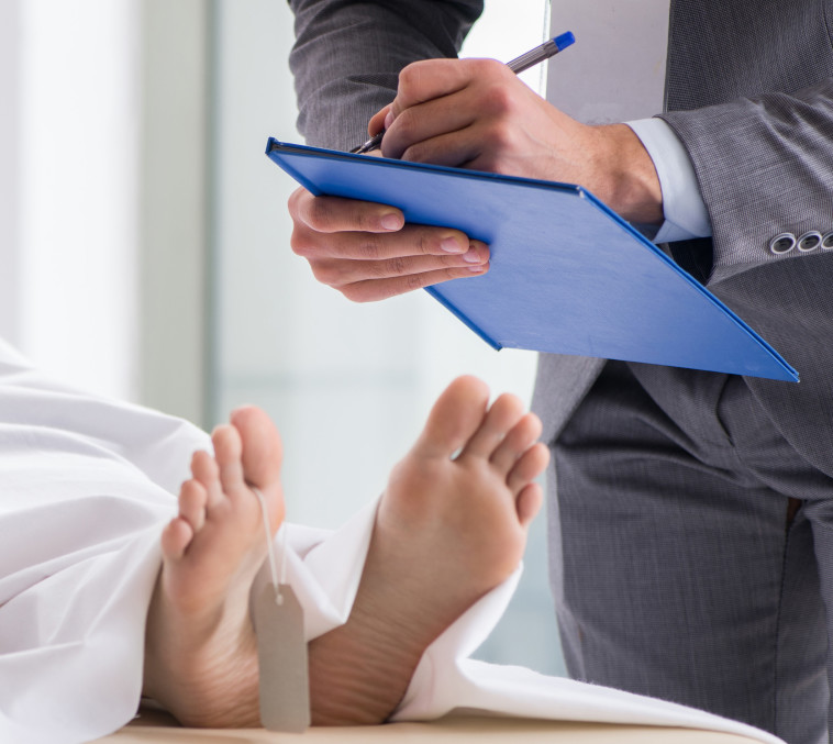 המשיכה למשוך את הקצבה החודשים של הבעל המת