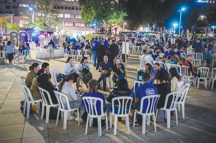 מעגלי השיח בכיכר הבימה