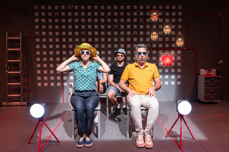 מתוך המחזה ''קצר''