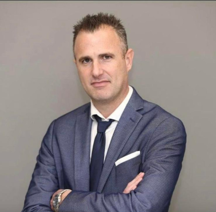 עורך הדין ניר יסלוביץ