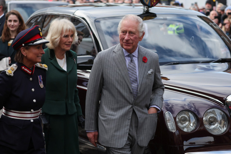 המלך צ'ארלס השלישי וקמילה מבקרים ביורק