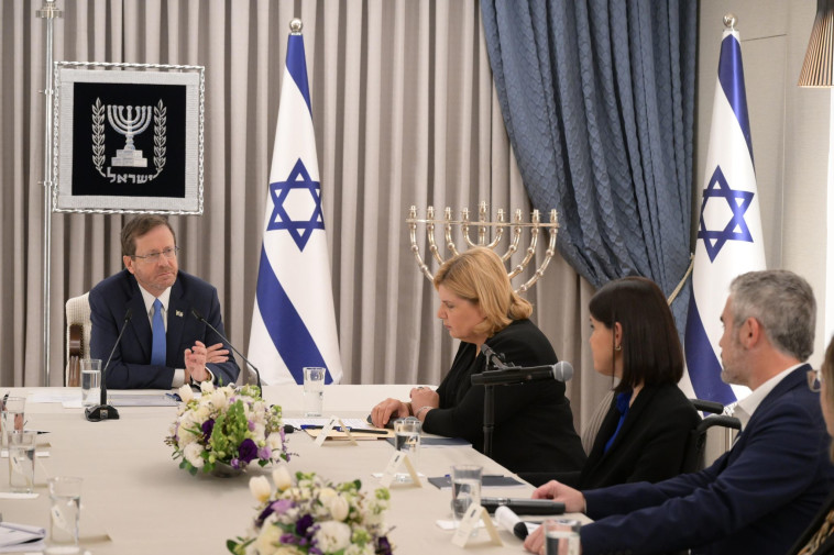 נציגי סיעת יש עתיד בבית הנשיא