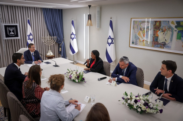 נציגי המחנה הממלכתי בהתייעצות אצל הנשיא 