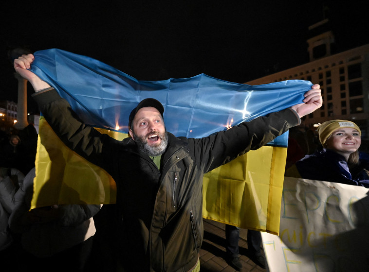 חגיגות בעיר חרסון, אוקראינה (צילום: Genya SAVILOV / AFP))