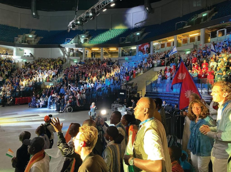 הקהל בארנה פיס בירושלים 