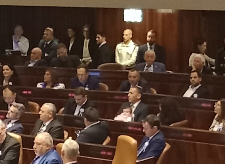 ח''כ מתן כהנא שומר על בתה של ח''כ שרן השכל