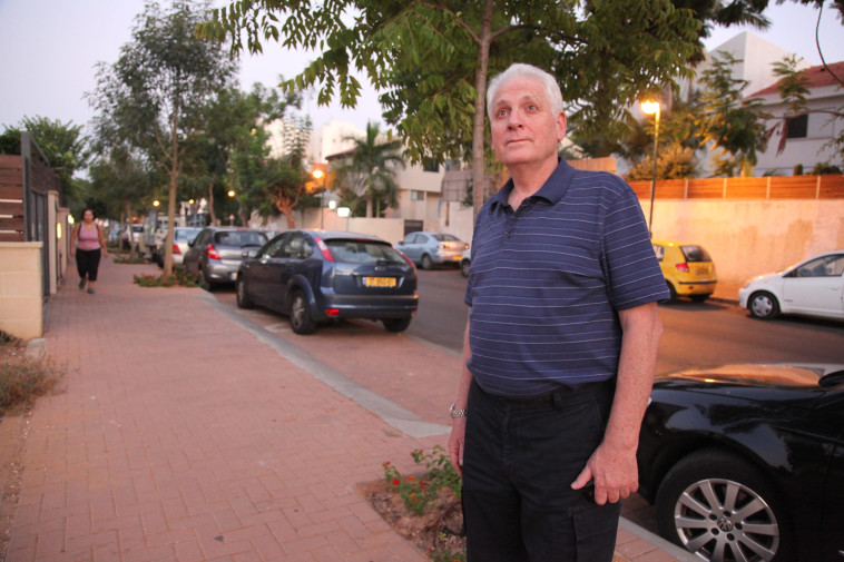 יצחק לבנון ב-2011 לאחר שהוברח ממצרים