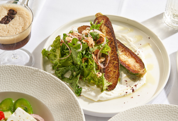 זוקיני על לאבנה. קפה אירופה