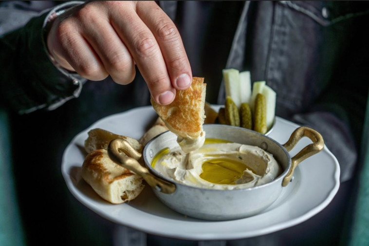 חומוס כמהין של ''הפסאדה''