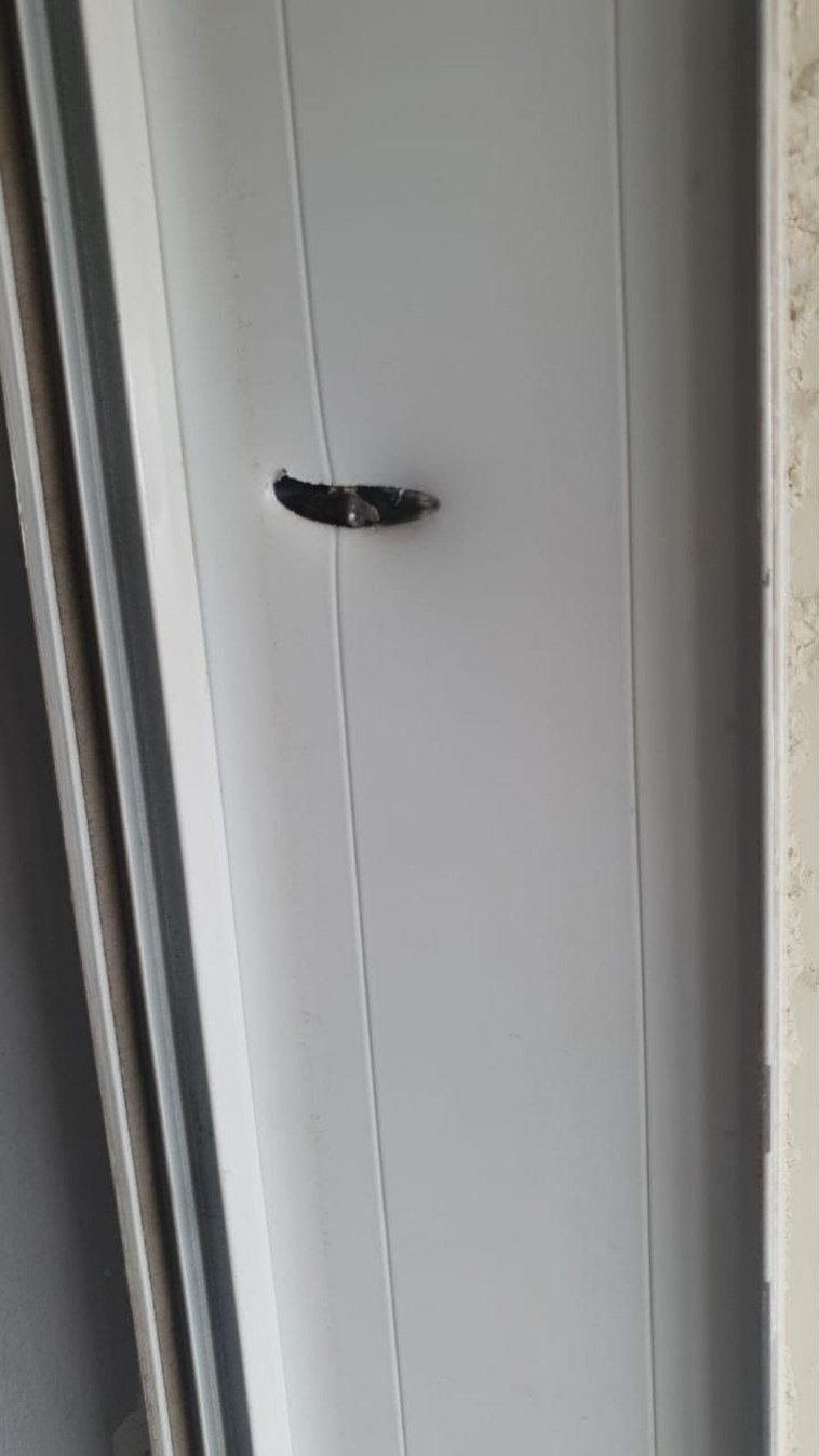 סימני הירי על הבית ביישוב שקד בשומרון