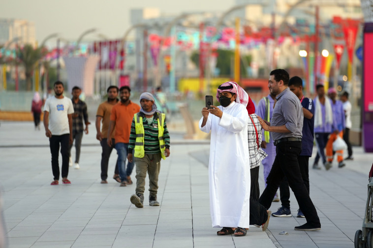 גם על גברים נאסר ללבוש מכנסיים קצרים, קטאר