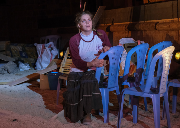 מתוך ההצגה ''על הגבעה''