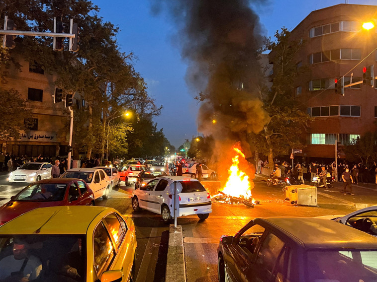 מחאות באיראן (צילום: רויטרס)