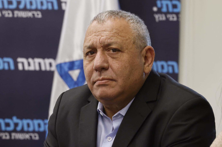 גדי איזנקוט בישיבת סיעתו