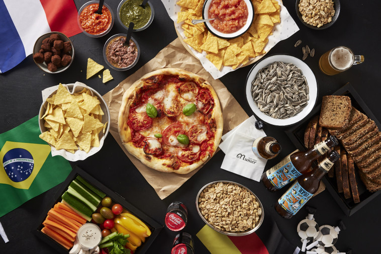 שולחן חברים של מוניר