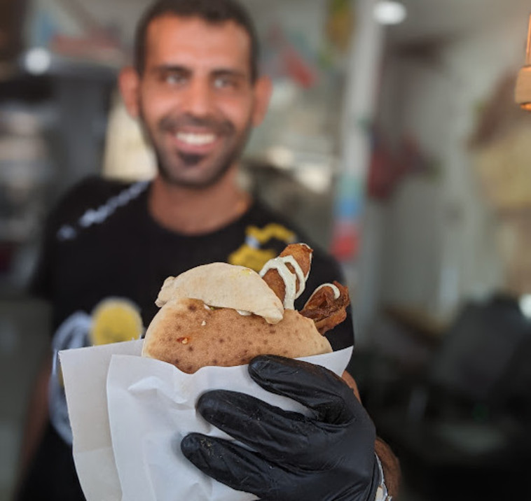 מלפפון חמות מטוגן בפיתה! פיטל'ה אילת