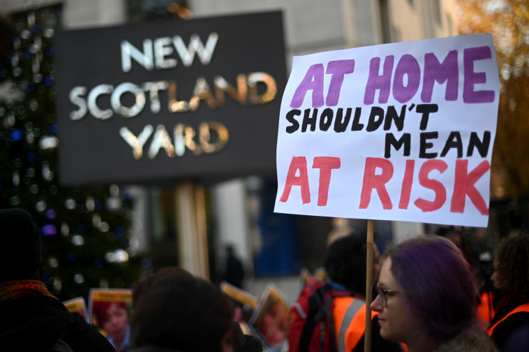 הפגנה נגד אלימות כלפי נשים (צילום: DANIEL LEAL.GettyImage)