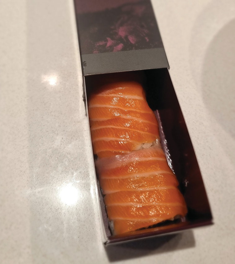 יאוזה סושי בקופסת תכשיטים