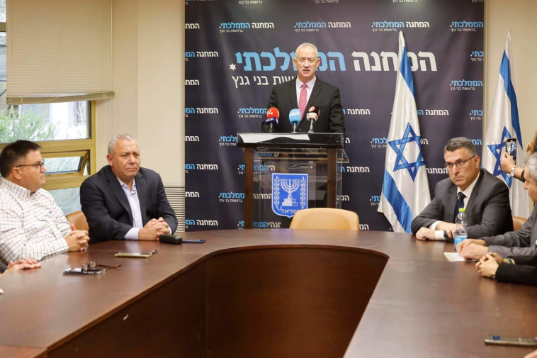 בני גנץ  בישיבת הסיעה של המחנה הממלכתי