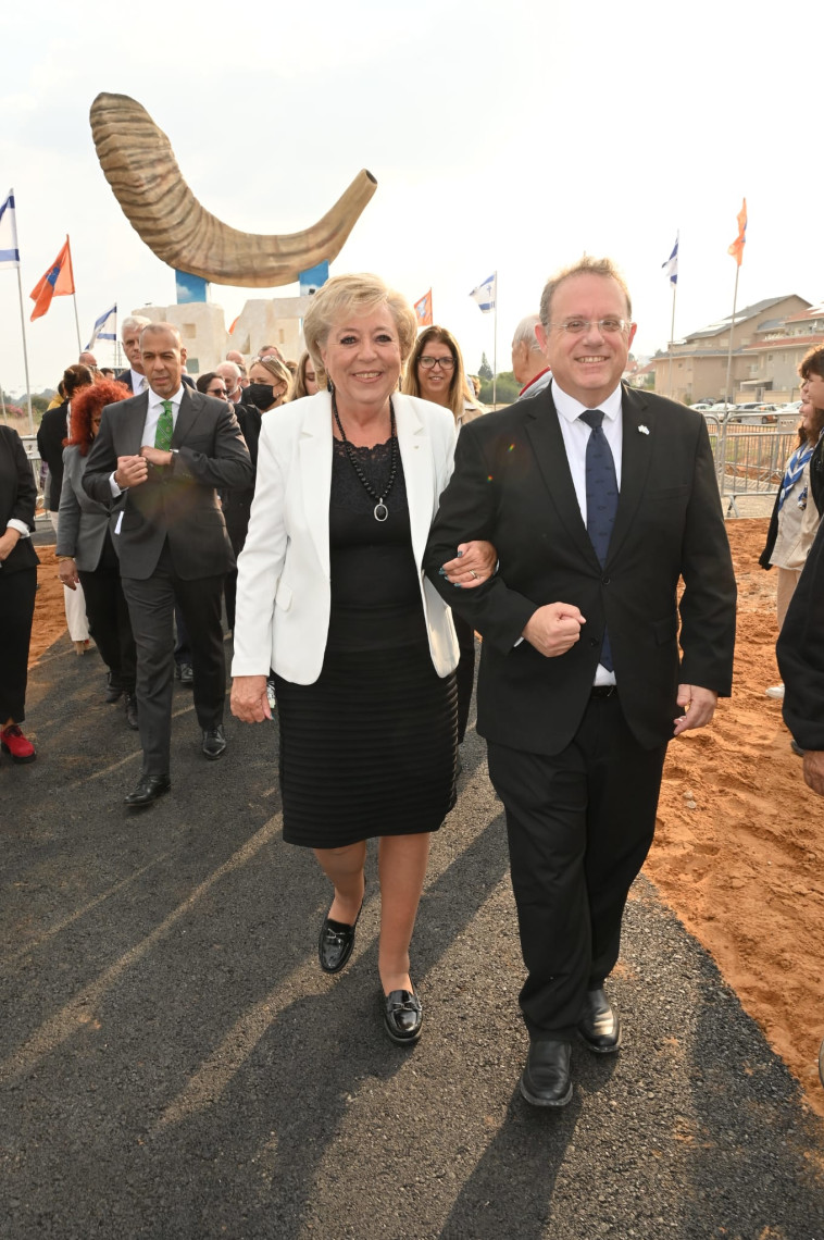 יעקב חגואל, מרים פיירברג-איכר, חניכת האנדרטה בנתניה לציון 75 שנה להכרזת האו''ם בכ''ט בנובמבר