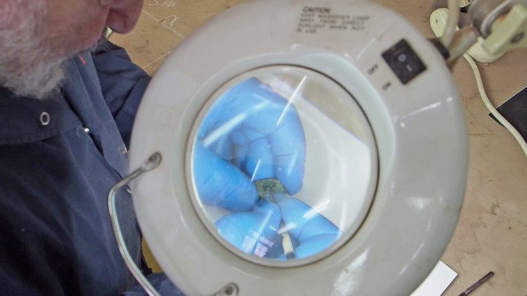 החותם מנוקה עי הרפא יוסף בוקנגולץ במעבדות רשות העתיקות