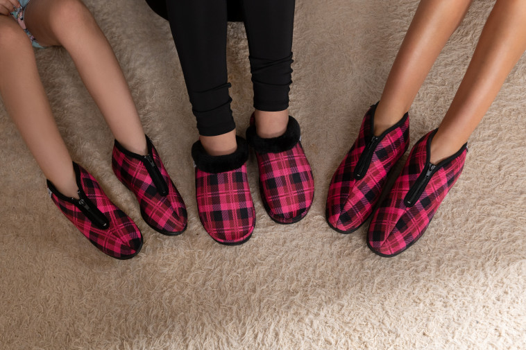 נעלי בית של המותג דפנה