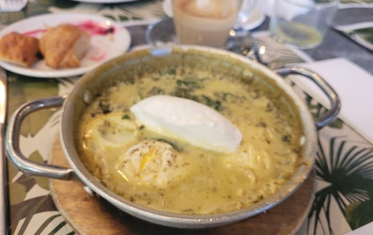 קפה 65 - שקשוקה ירוקה