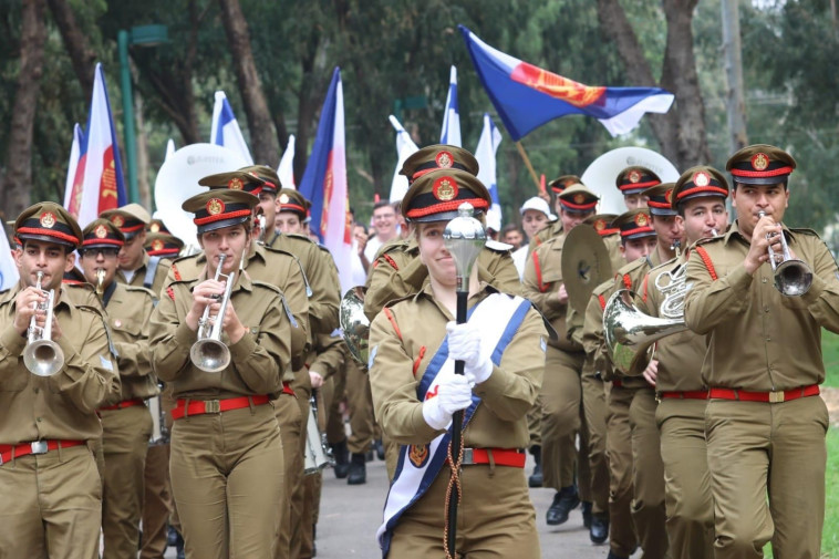 תזמורת צה''ל בצעדת ''צועדים ומצדיעים''