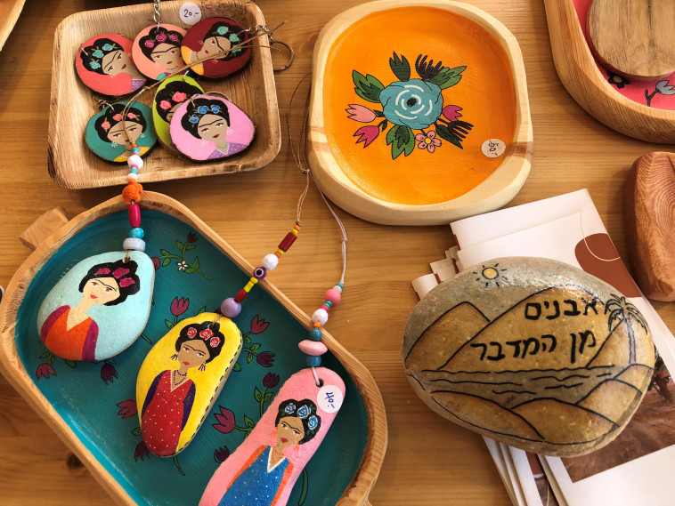 סדנת ציור על אבנים בפסטיבל עין גדי