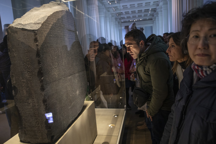 אבן רוזטה במוזיאון הבריטי (צילום: Photo by Dan Kitwood/Getty Images)