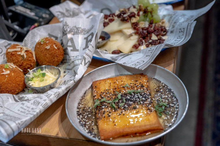 מאפה 12 האלים וכדורי ארנצ'יני 