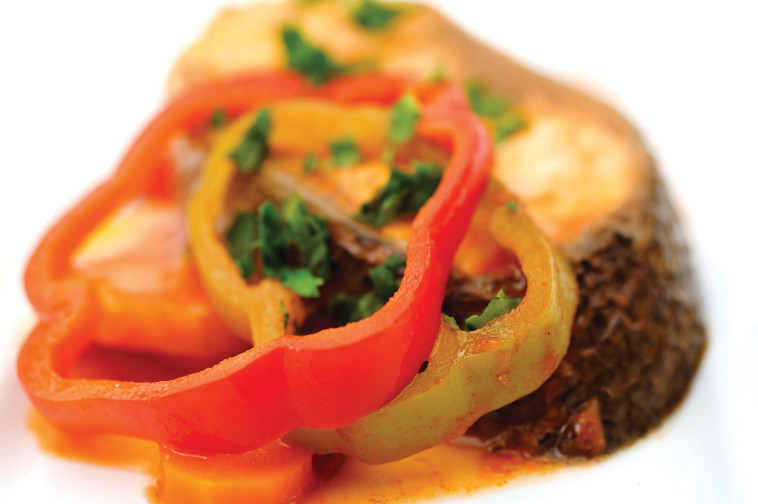 פילה לוקוס על מצע ירקות