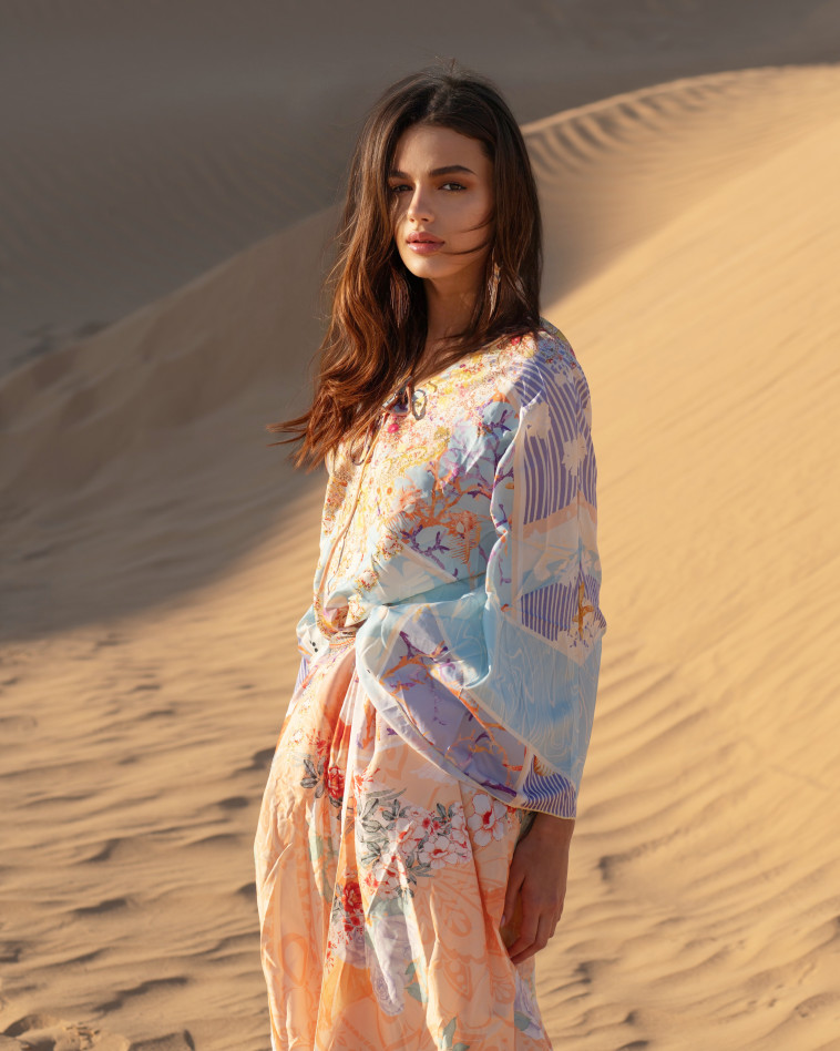 חולות כסוי. דוגמנית: יליזבטה ולקובה