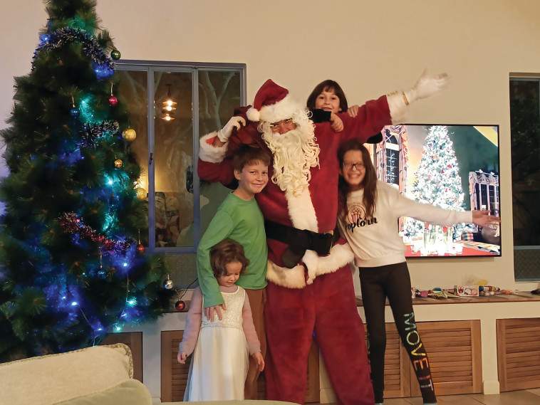 יהודה בארקן עם נכדיו