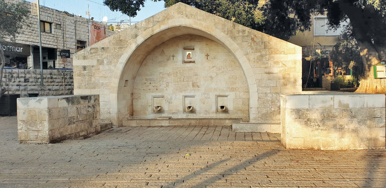 כיכר המעיין