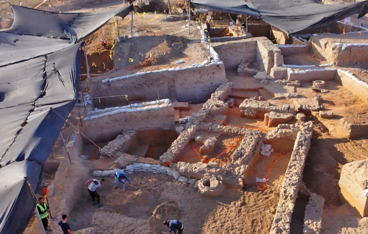 החפירות הארכיאולוגיות ביבנה (צילום: יניב ברמן, רשות העתיקות)