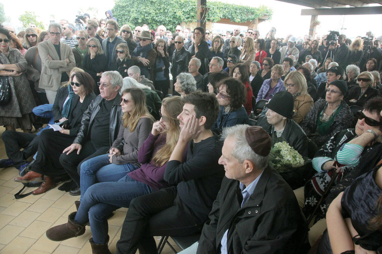 הלוויה של ענת גוב  (צילום: נאור רהב)