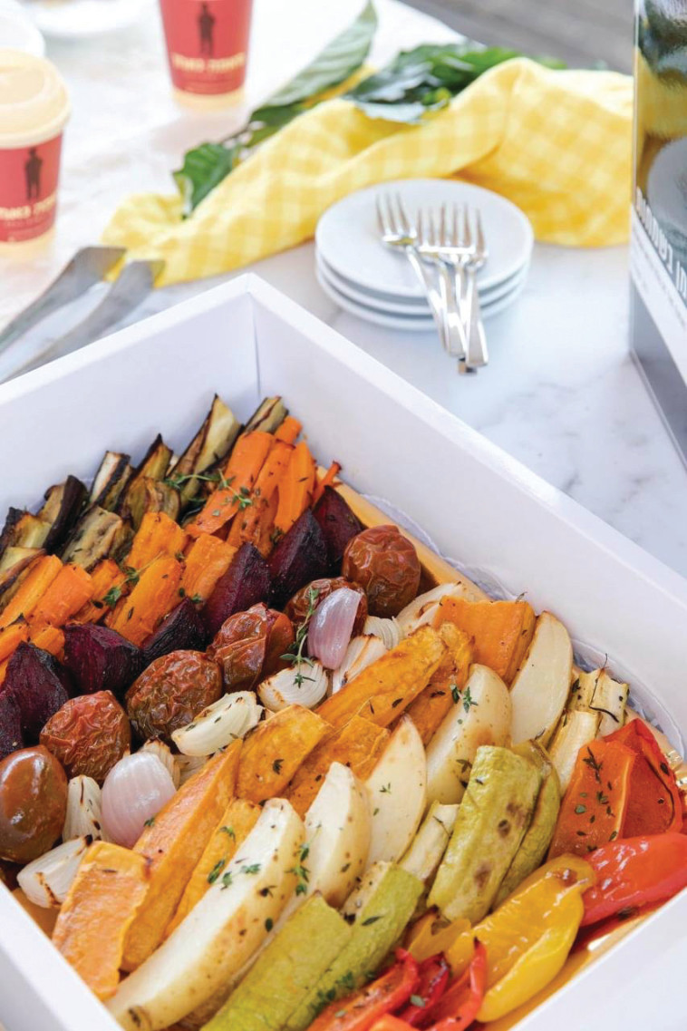 מגשי אירוח של רשת מאפה נאמן