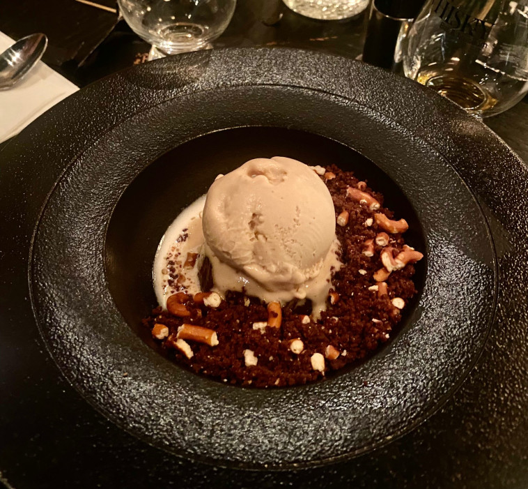 קינוח, ויסקי בר מוזיאון 