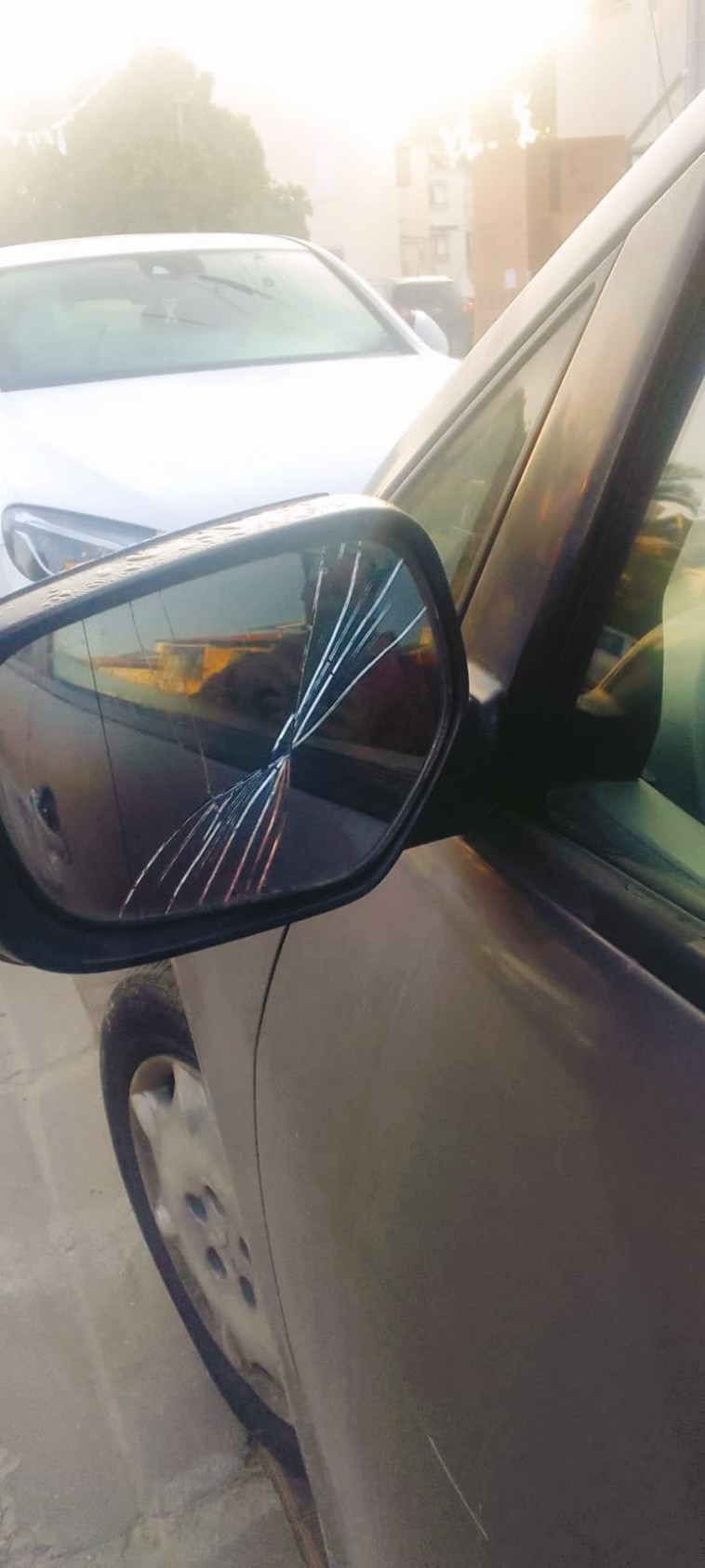 פורעים ברמלה זיהו כי הנהג יהודי - ושברו את מראת רכבו