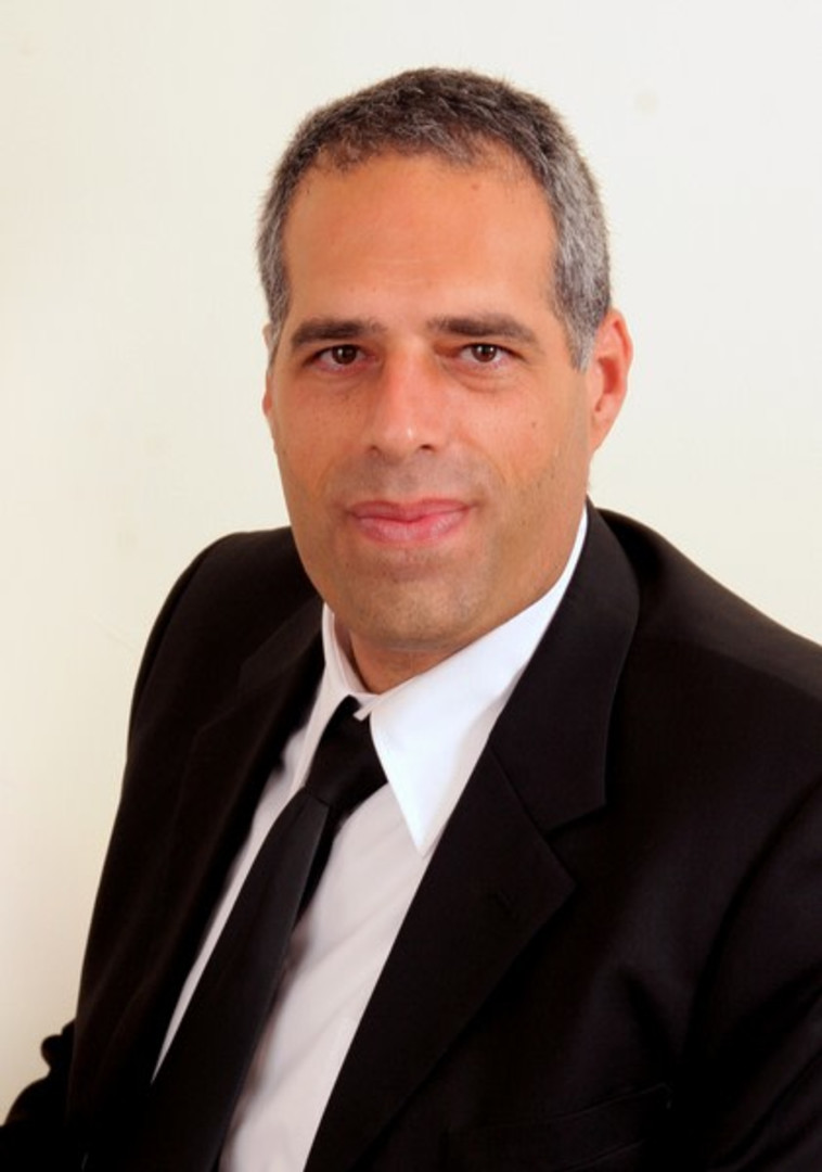 עורך דין ונוטריון ארז קרט