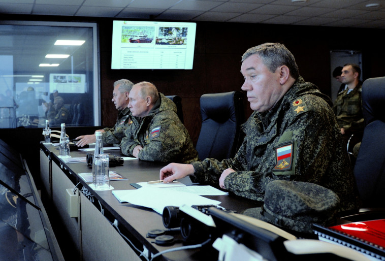 Valery Grismov, Vladimir Putin, Sergei Shoigu (Photo: Sputnik/Mikhail Klimentyev/Pool via REUTERS ATTENTION EDITORS)