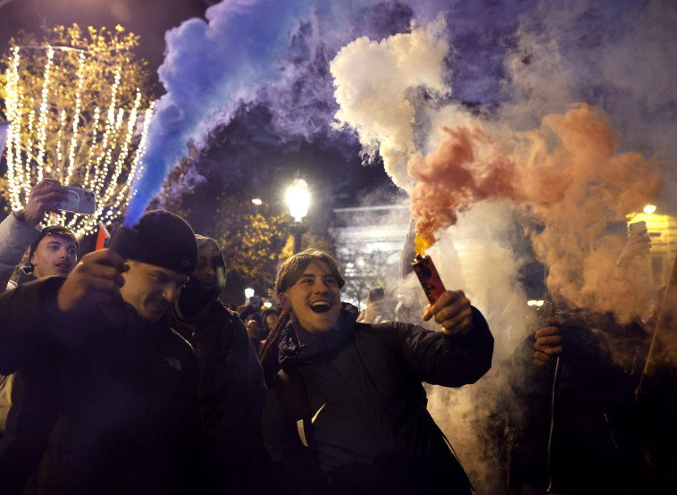 חגיגות בצרפת (צילום: REUTERS/Gonzalo Fuentes)