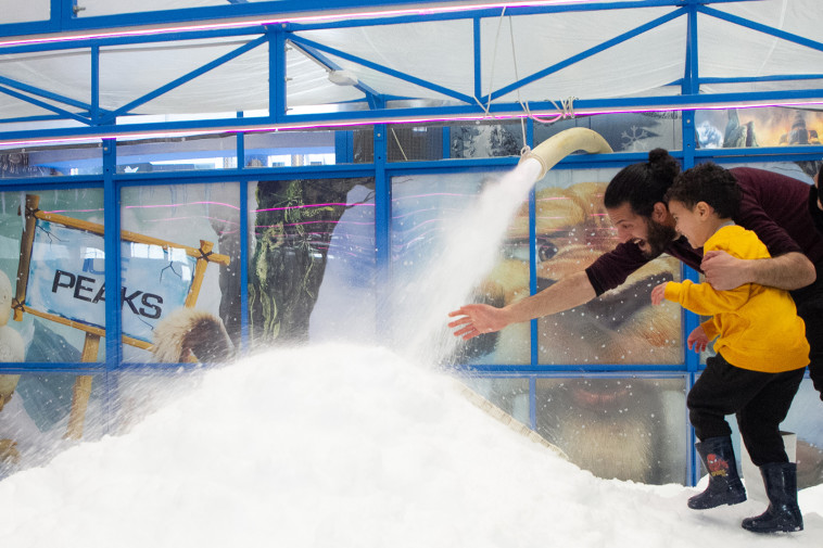 חנוכה 2022 בהיכל הקרח בחולון ובבאר שבע (צילום: סנאפ המרכז החברתי לצילום)