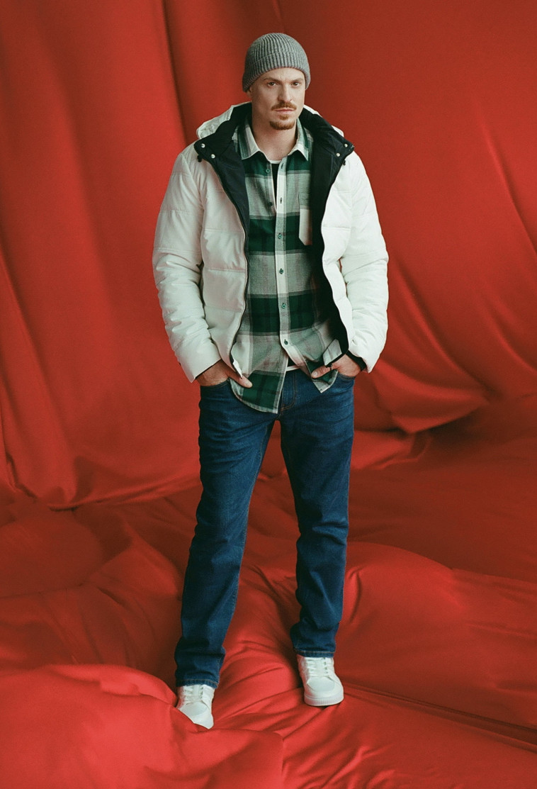 ג'ינס בגזרה ישרה, קסטרו. מחיר: 199 שקלים