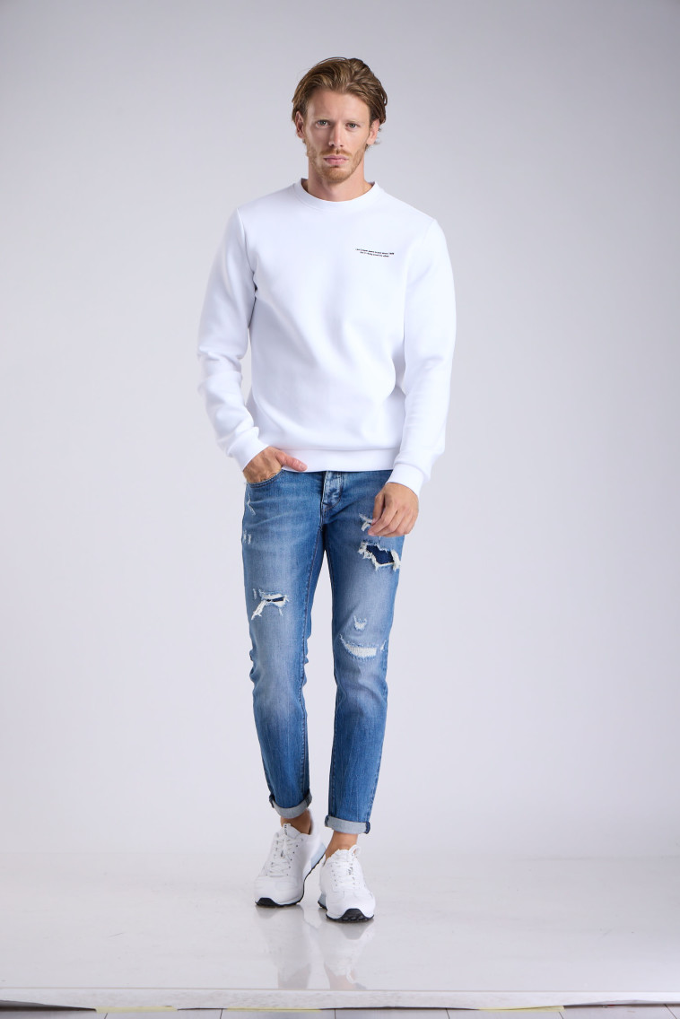 ג'ינס עם קרעים, לי קופר. 399.90 שקלים