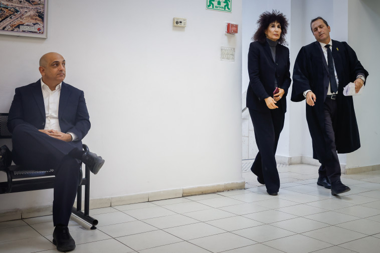 יפעת בן חי שגב ודוד שרן (משמאל), עדים במשפט נתניהו