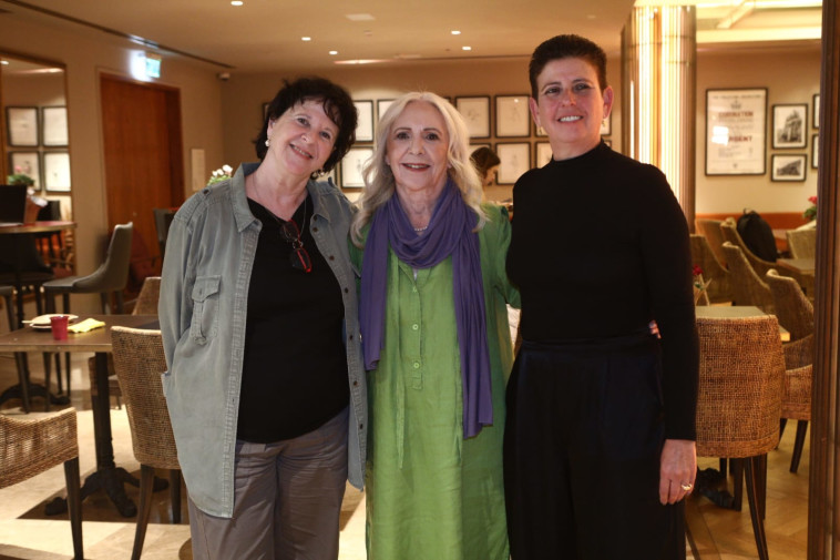 דלית קורל, ג'וזי כץ ואתי אנטה בהיכל התרבות