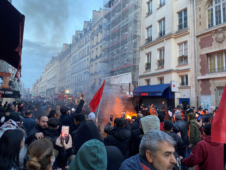 מהומות בפריז לאחר הירי  (צילום: רויטרס)